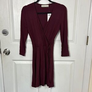 NEW NWT Abercrombie and Fitch lightweight Burgundy Red Wrap Dress size Small